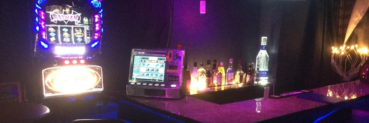 アミューズメントBAR MoonShadeの店舗画像